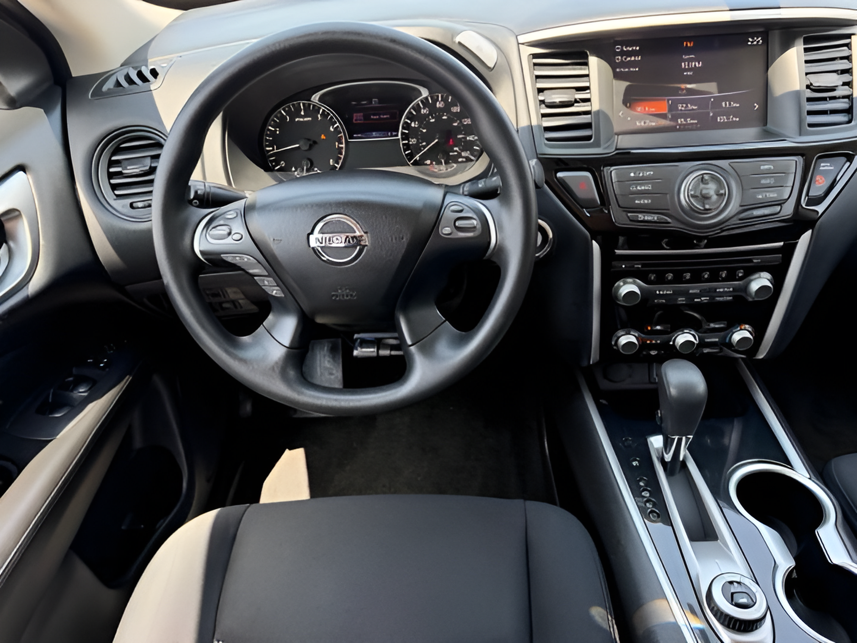 Used 2018 Nissan Pathfinder S AWD/4WD image 12