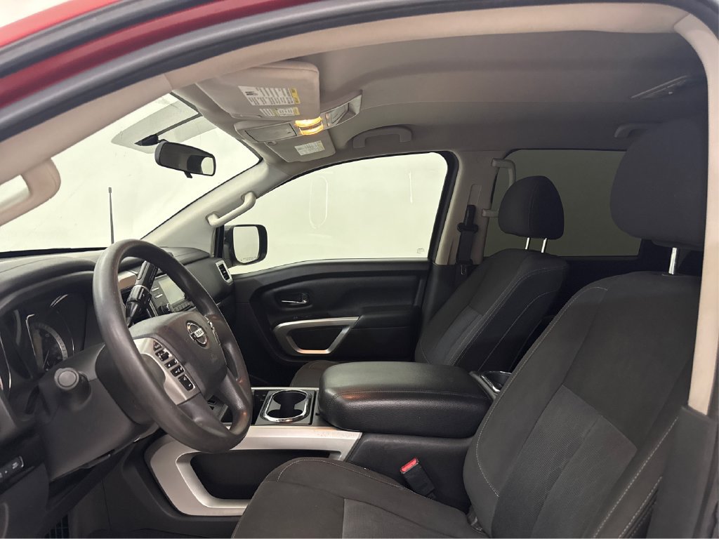 Used 2017 Nissan Titan SV RWD image 32