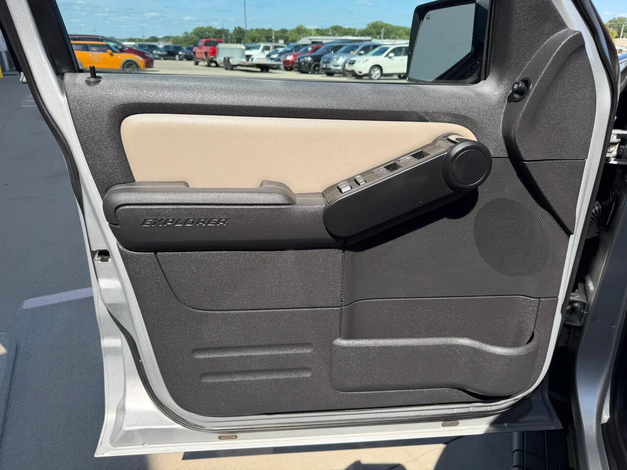 Used 2009 Ford Explorer Sport Trac Limited RWD image 23