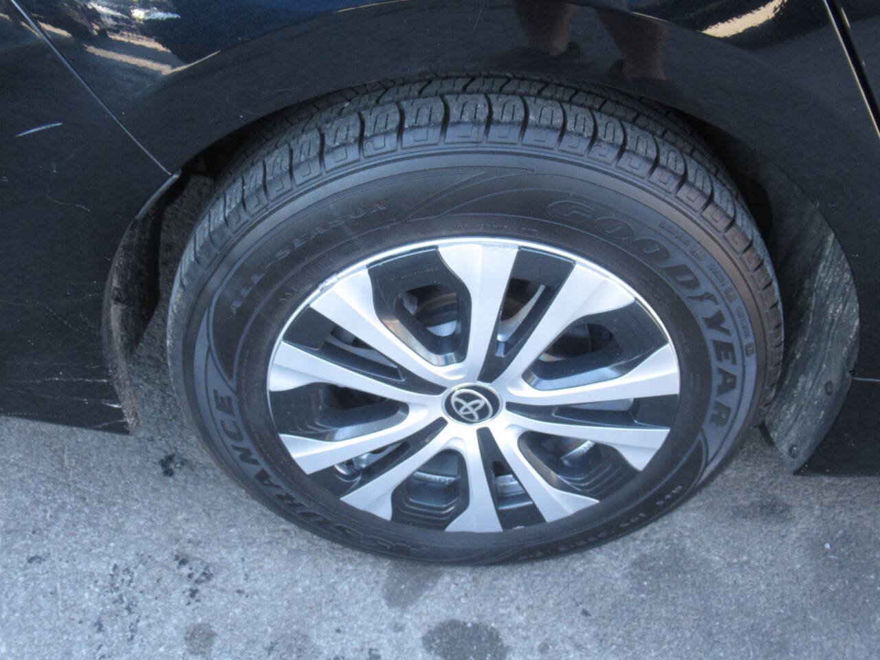 Used 2021 Toyota Prius Prime LE FWD image 6