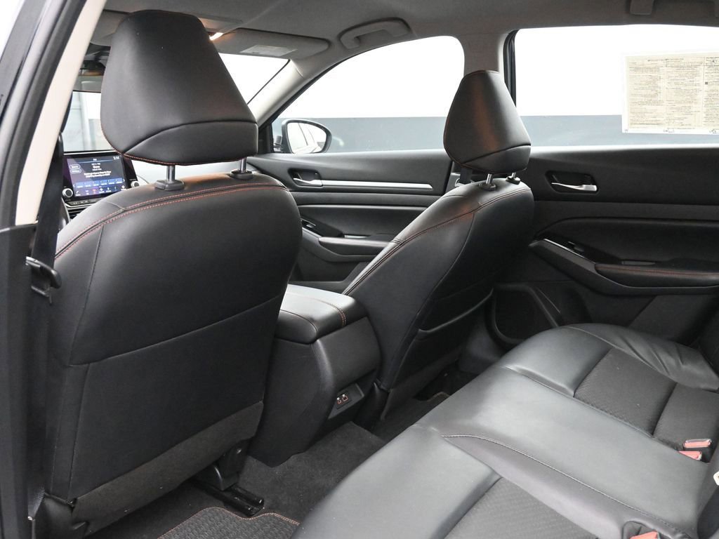 Used 2024 Nissan Altima 2.5 SR FWD image 34