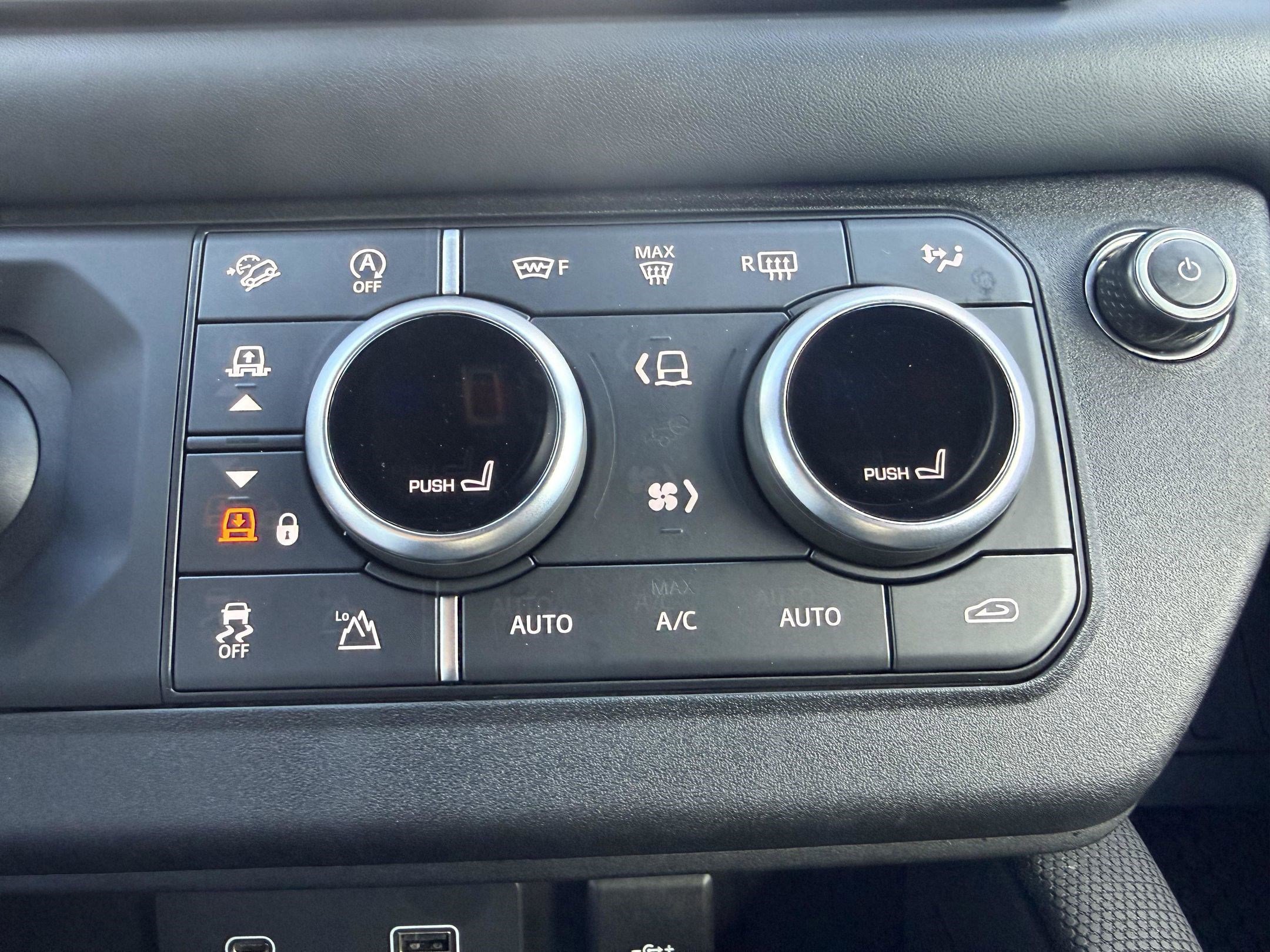 Certified 2023 Land Rover Defender 110 V8 image 18