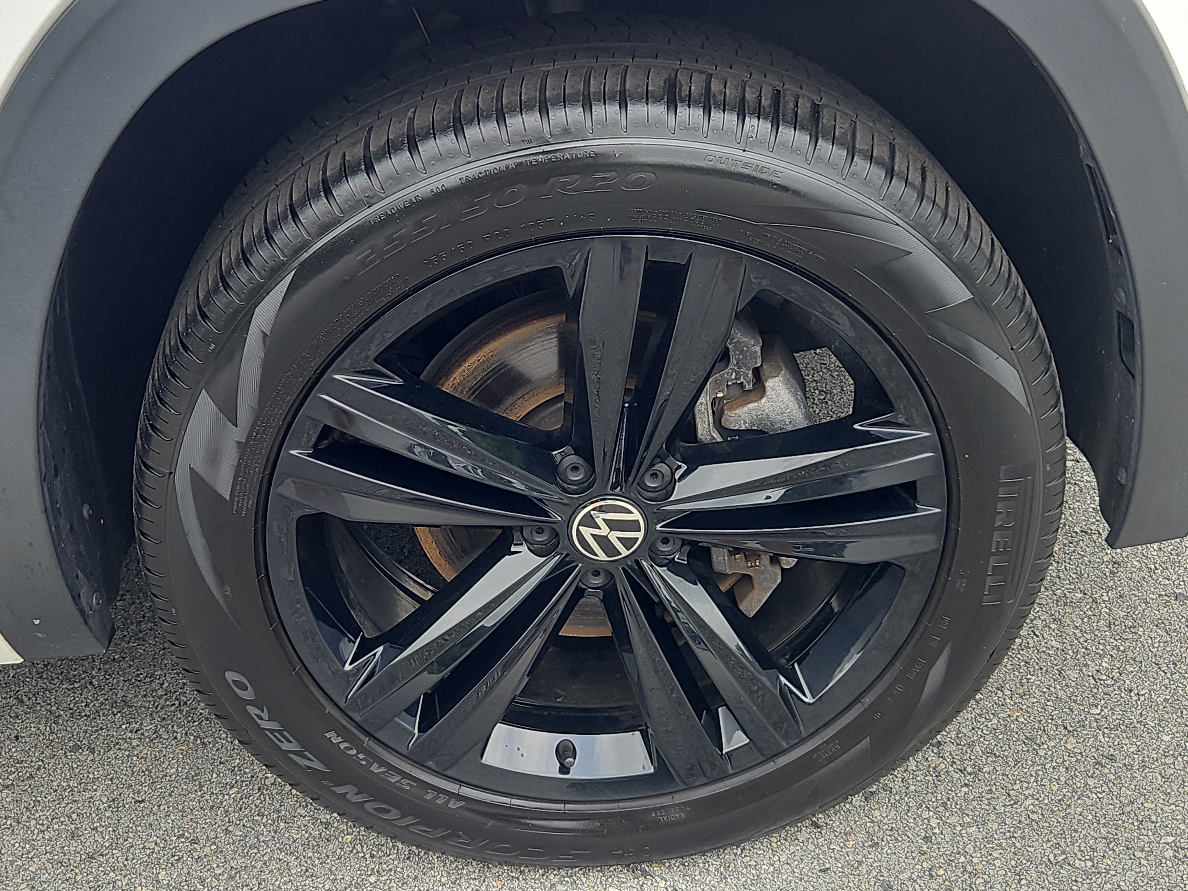 Certified 2023 Volkswagen Atlas Cross Sport SEL R-Line AWD/4WD image 33