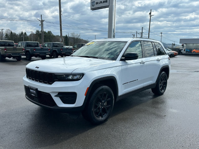 Used 2025 Jeep Grand Cherokee Altitude AWD/4WD image 1