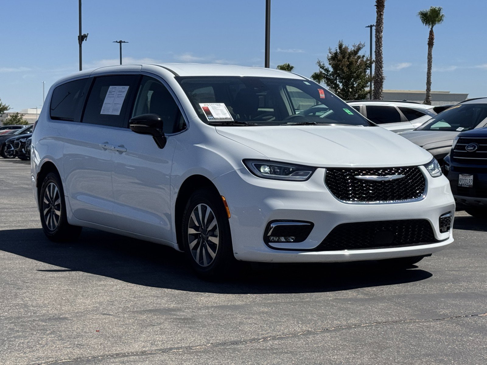 Used 2024 Chrysler Pacifica Limited