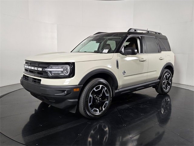 Used 2024 Ford Bronco Sport Outer Banks w/ Tech Package image 2