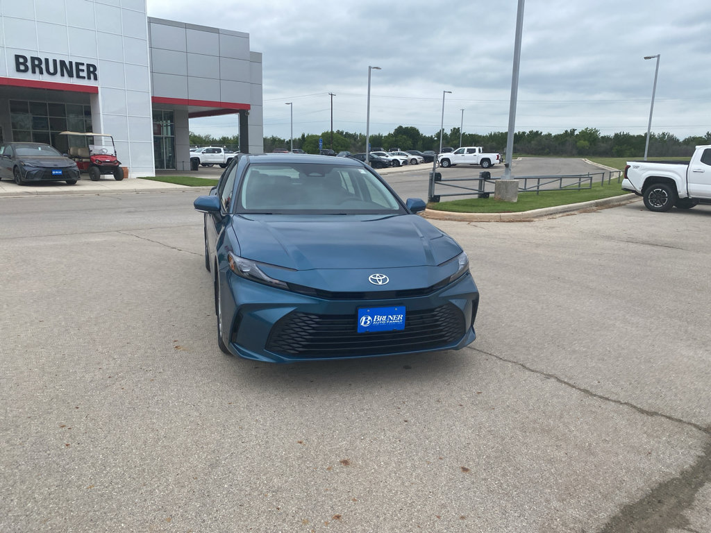 Used 2026 Toyota Camry LE w/ Convenience Package FWD image 4