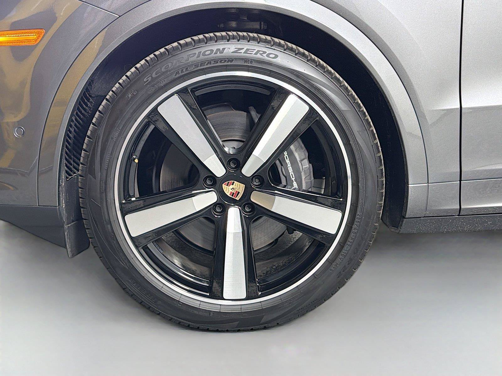 Certified 2025 Porsche Cayenne Coupe AWD/4WD image 11