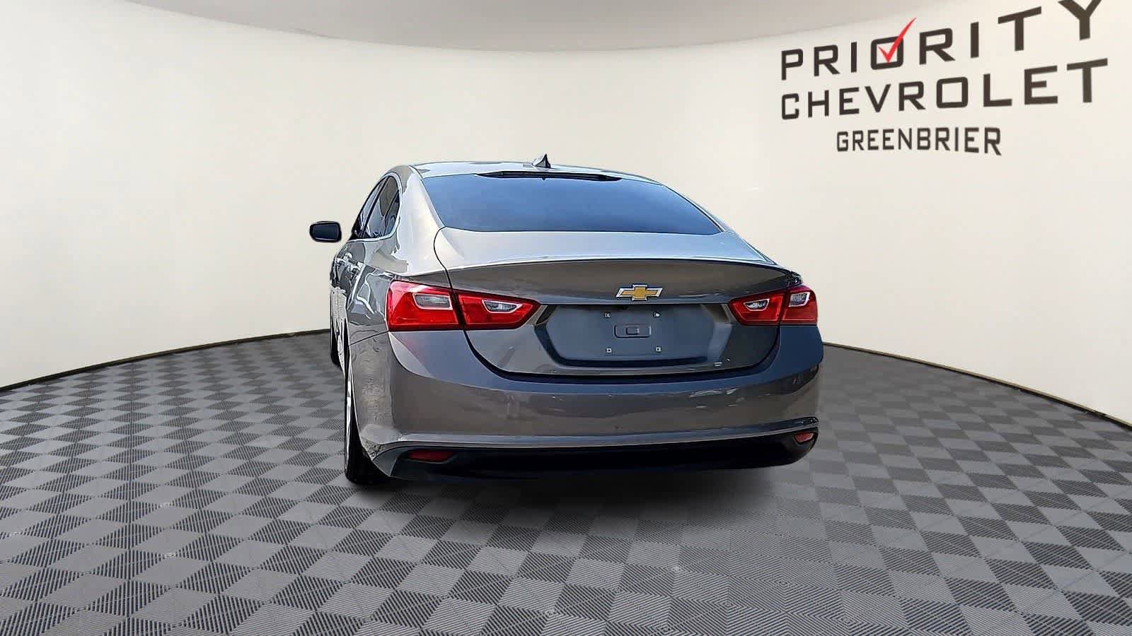 Used 2017 Chevrolet Malibu LT FWD image 7