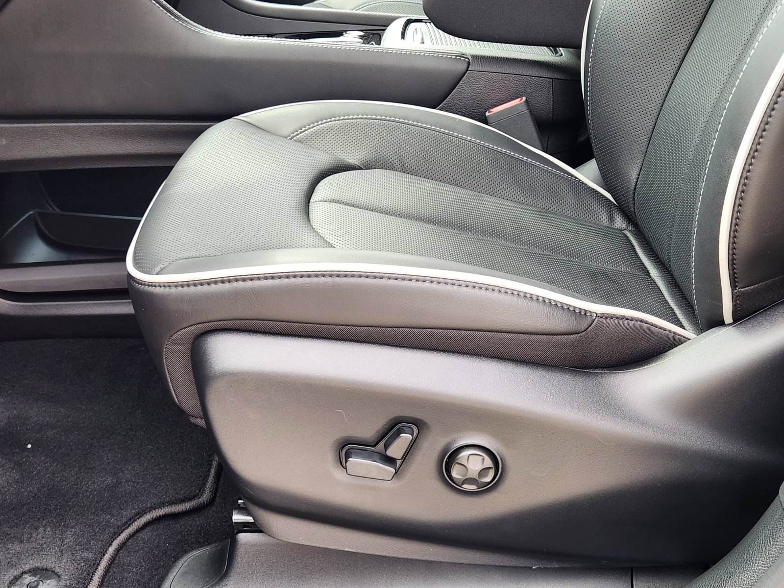 New 2027 Chrysler Pacifica Limited w/ S Appearance Package FWD image 20
