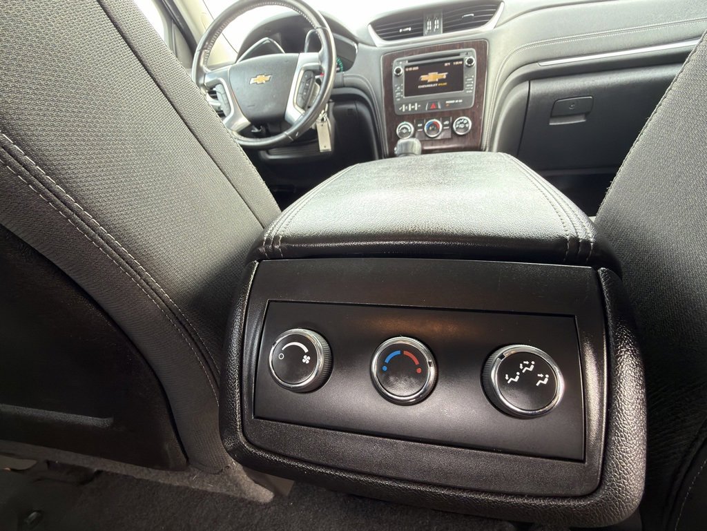 Used 2017 Chevrolet Traverse LT w/ Style and Technology Package image 8