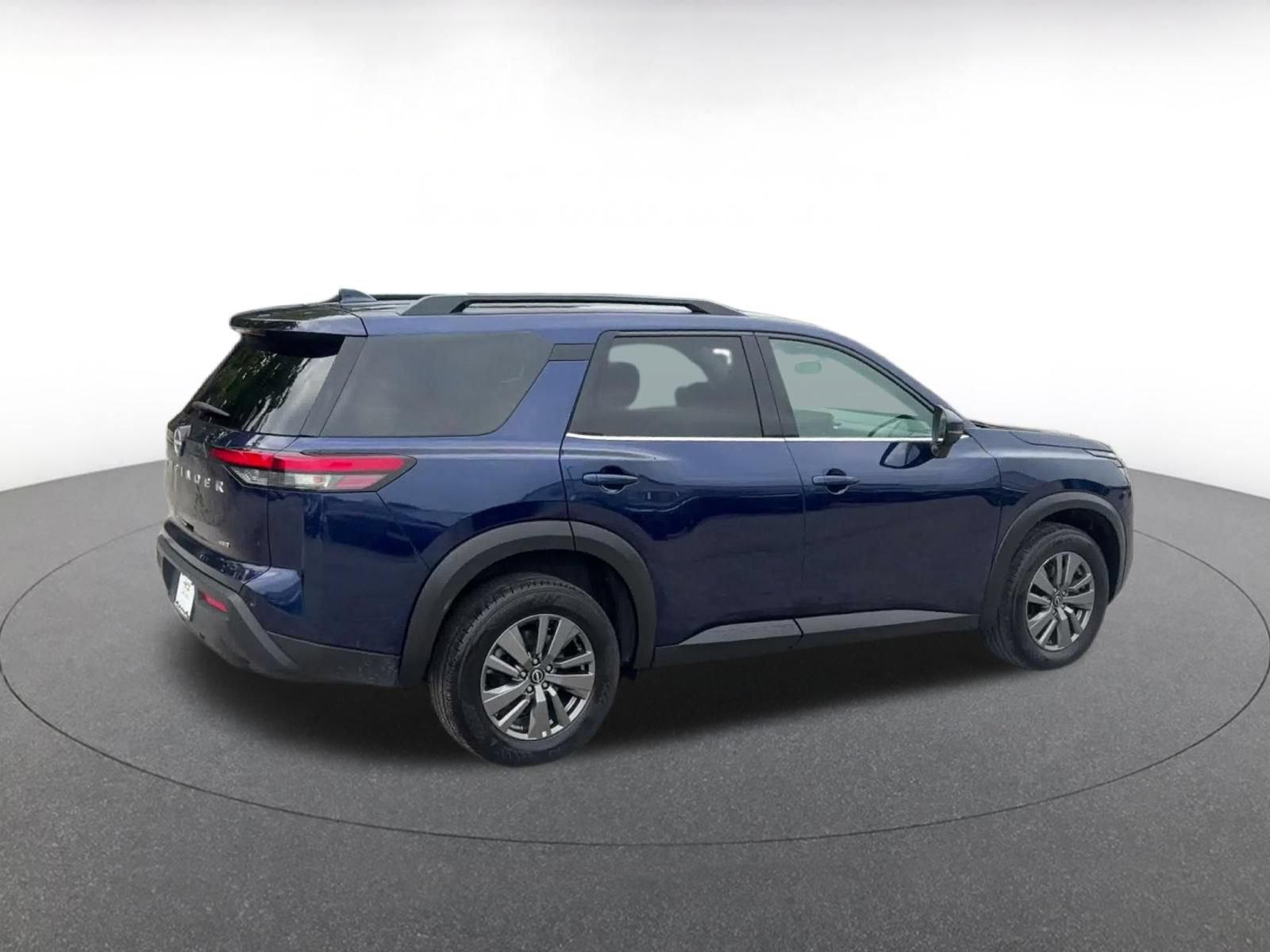 Used 2025 Nissan Pathfinder SV AWD/4WD image 12
