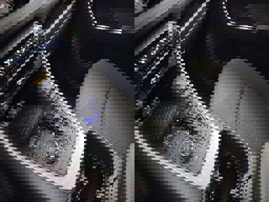 Used 2022 Toyota RAV4 LE image 27