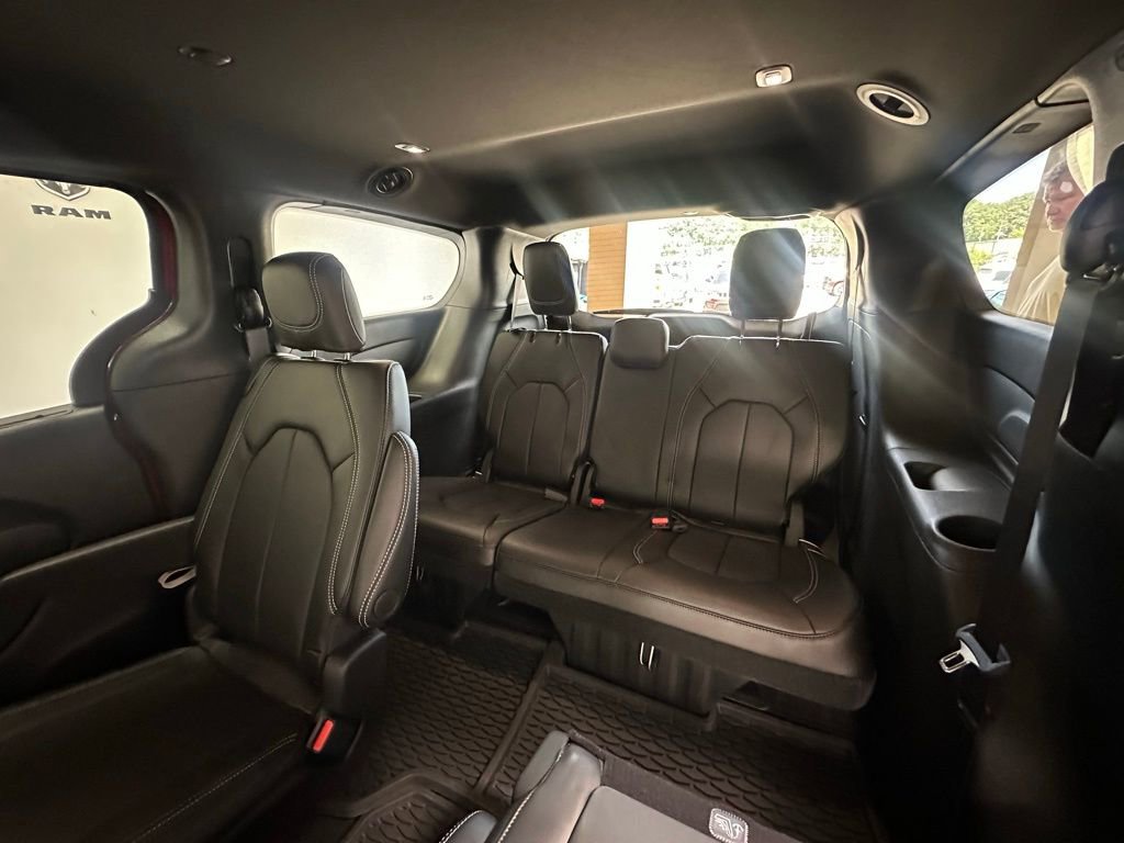 New 2025 Chrysler Pacifica Select w/ Fav Edition Package image 27