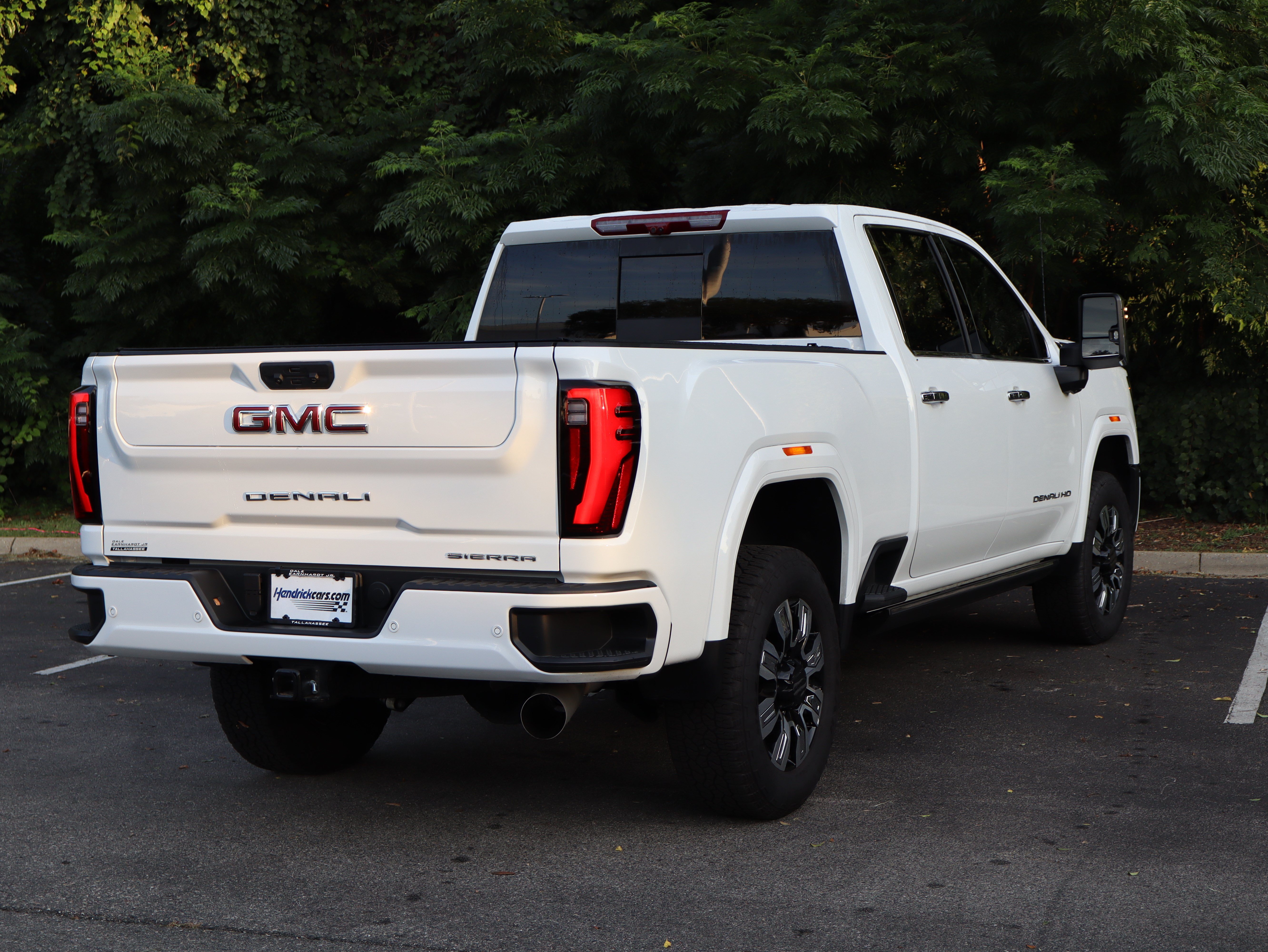 Used 2025 GMC Sierra 2500 Denali w/ Denali Reserve Package AWD/4WD image 10