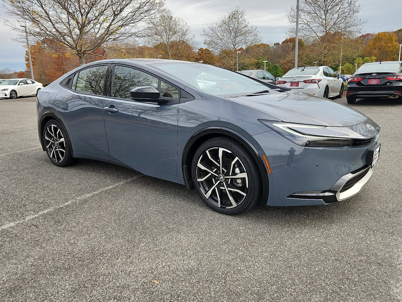 Used 2025 Toyota Prius Plug-In Hybrid image 4
