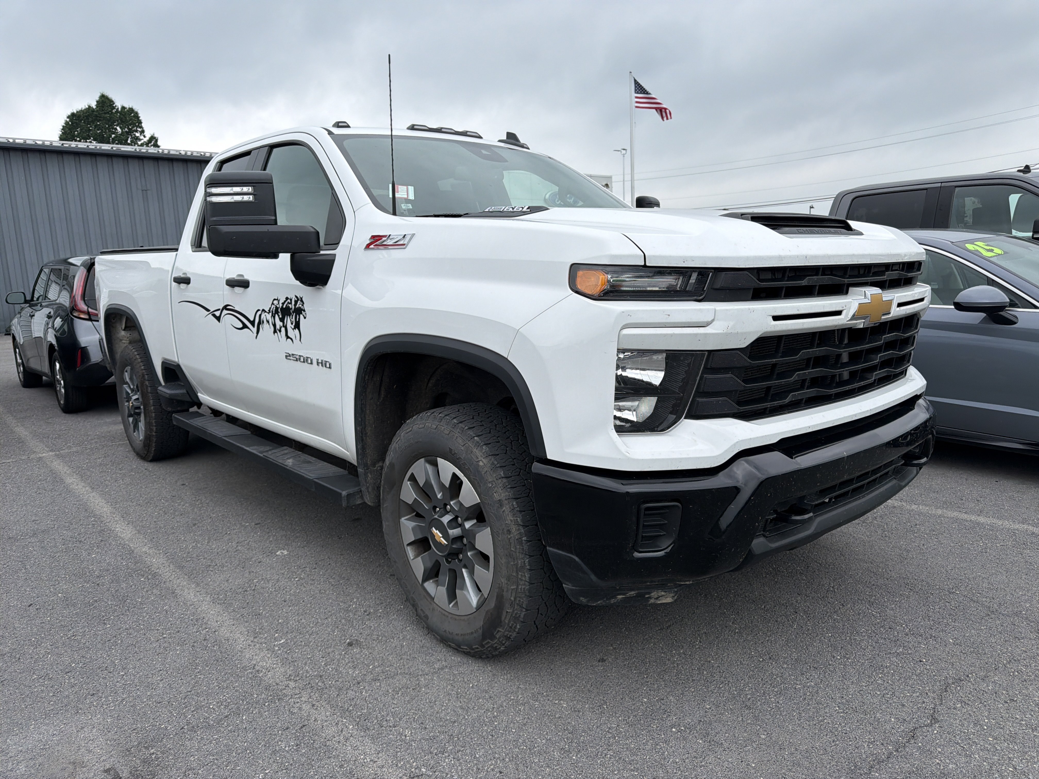 Used 2018 Chevrolet Silverado 2500 LT w/ LT Fleet Convenience Package AWD/4WD image 1