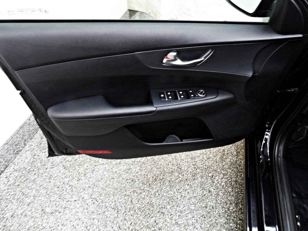 Used 2021 Kia Forte LXS image 7