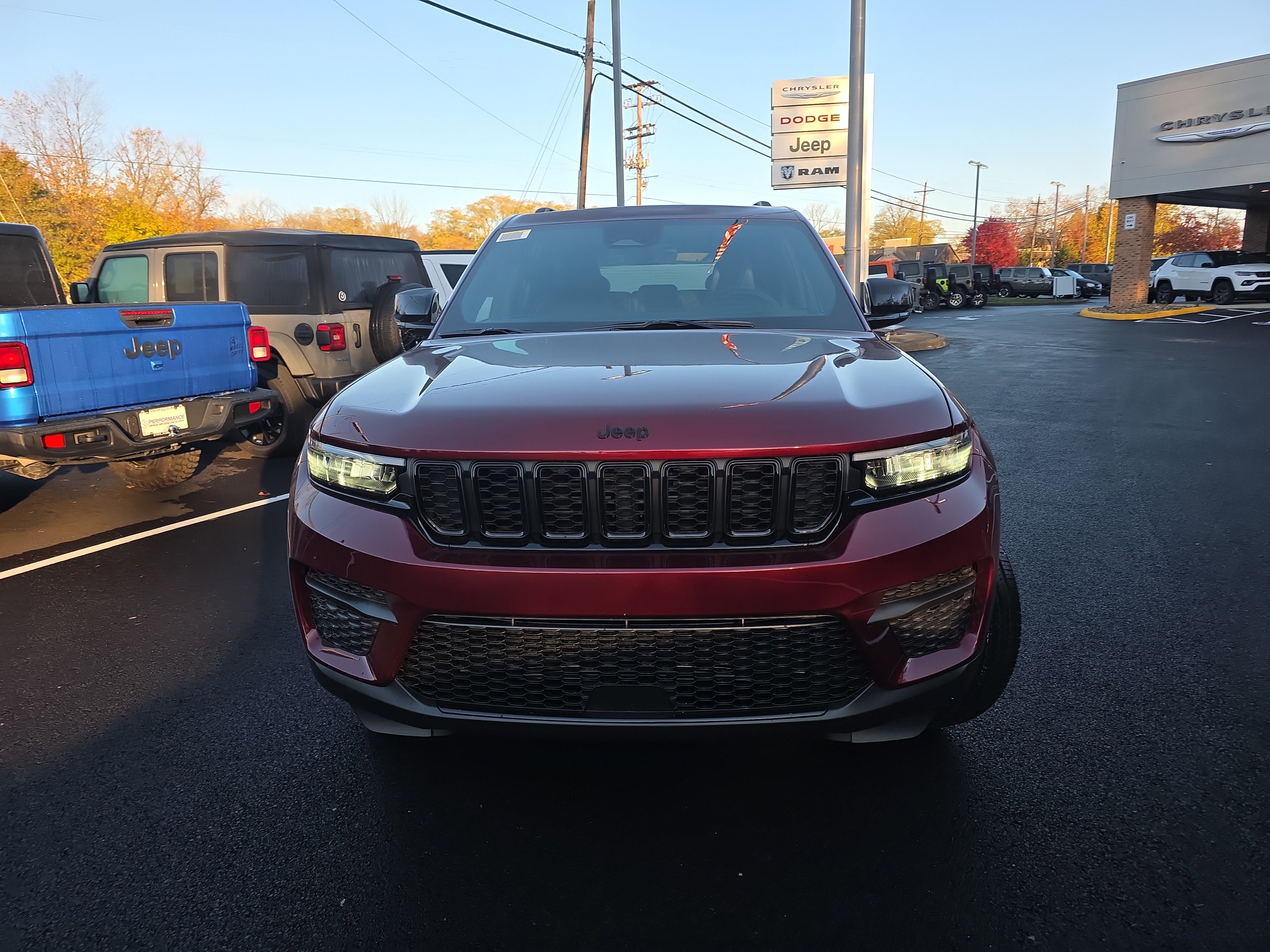 New 2025 Jeep Grand Cherokee Altitude image 16