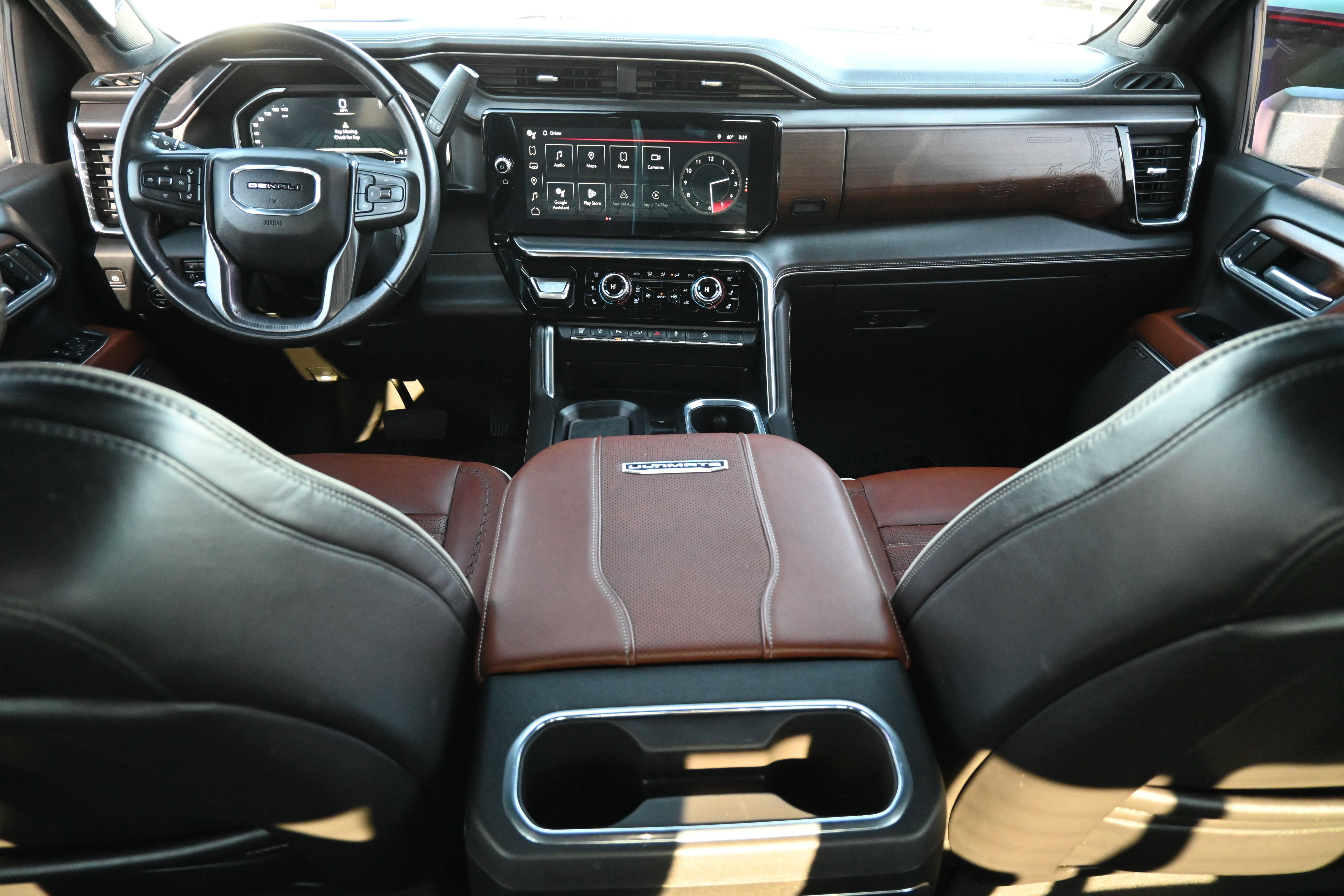 Used 2024 GMC Sierra 3500 Denali Ultimate AWD/4WD image 3