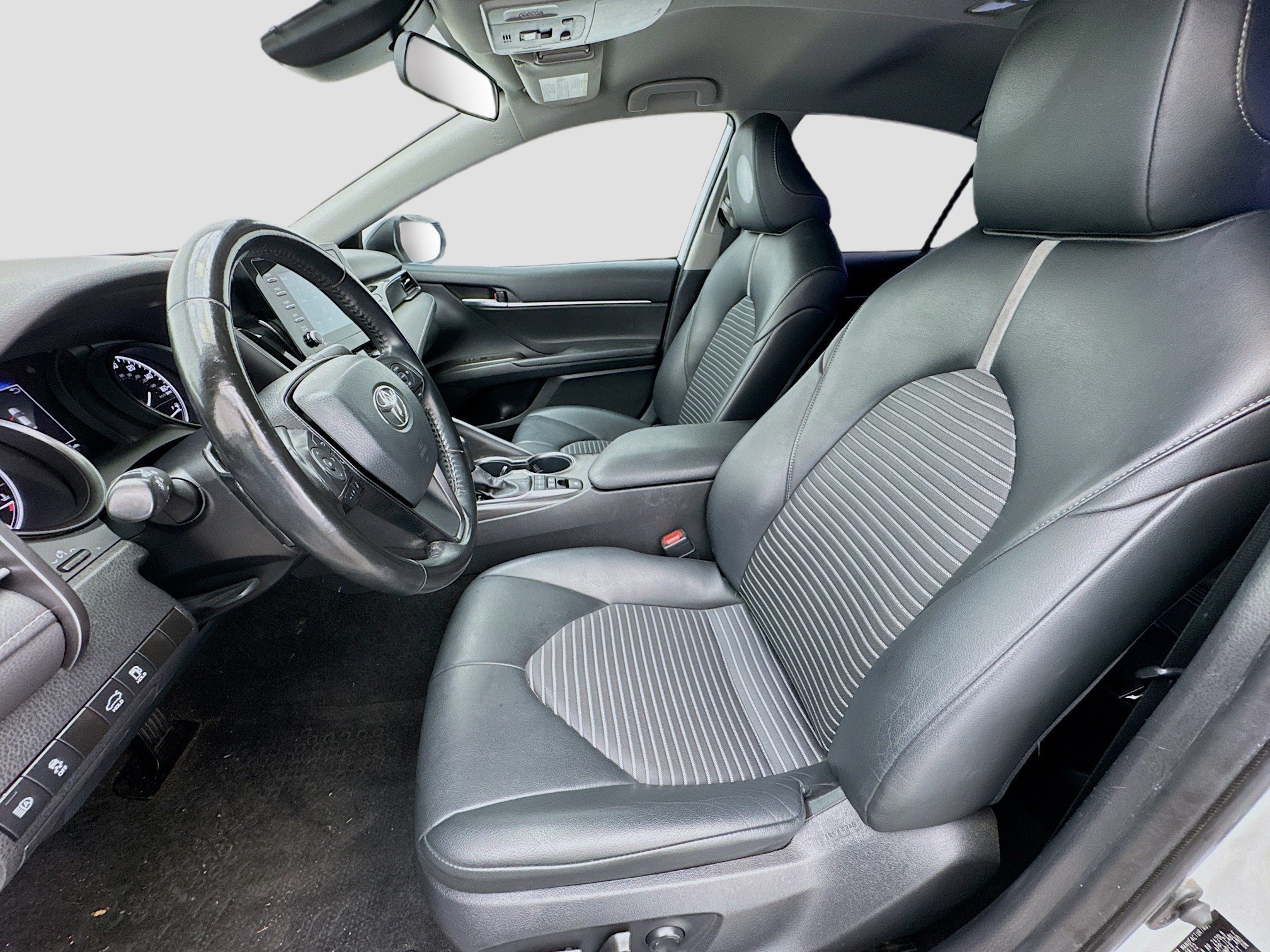 Used 2023 Toyota Camry SE FWD image 12