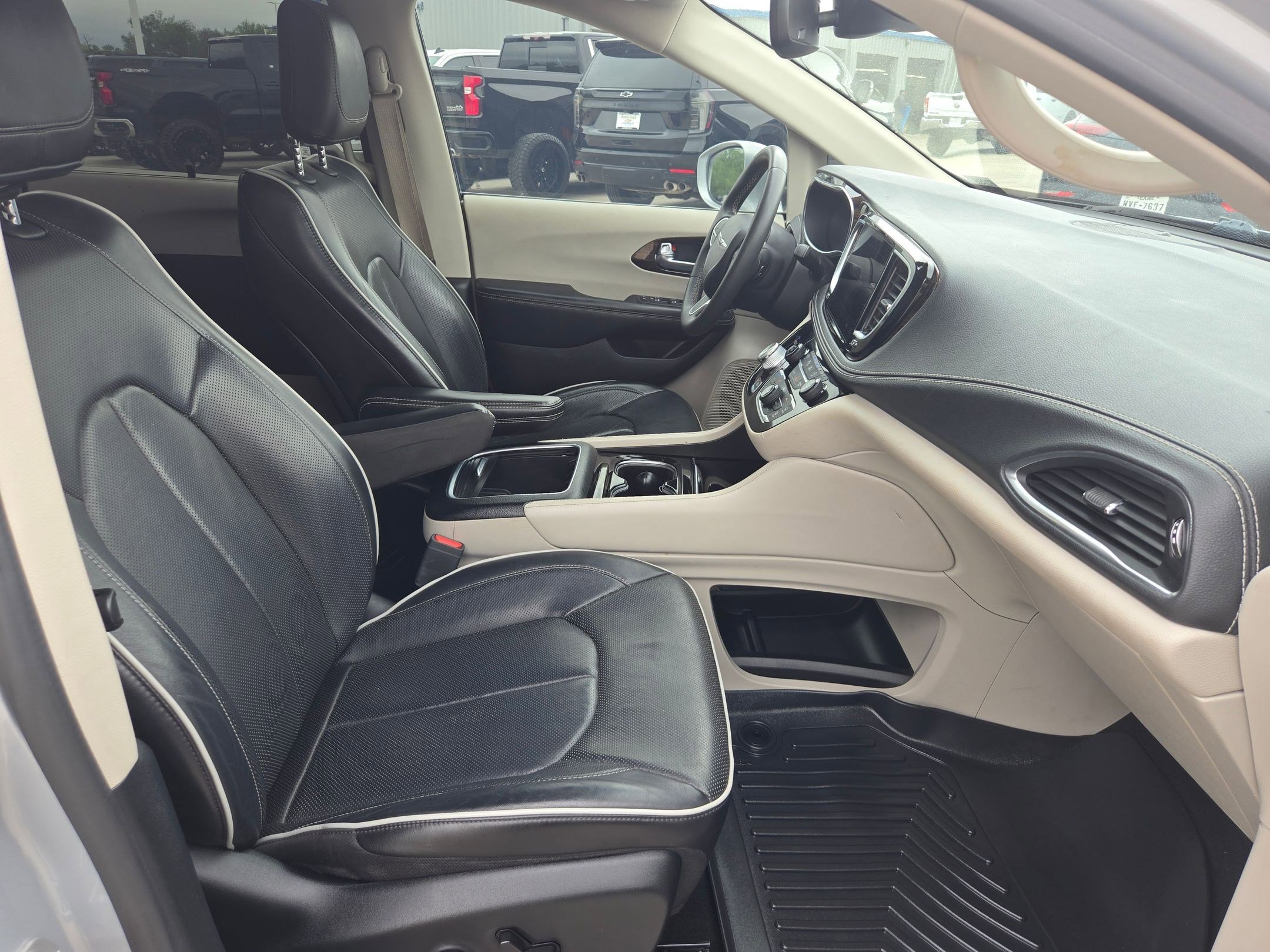 Used 2022 Chrysler Pacifica Limited FWD image 22