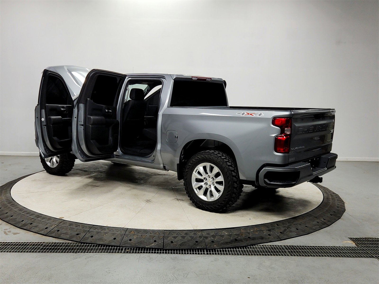 Used 2024 Chevrolet Silverado 1500 Custom image 13