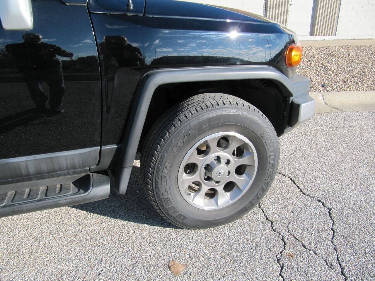 Used 2012 Toyota FJ Cruiser 4WD w/ Upgrade Pkg image 5