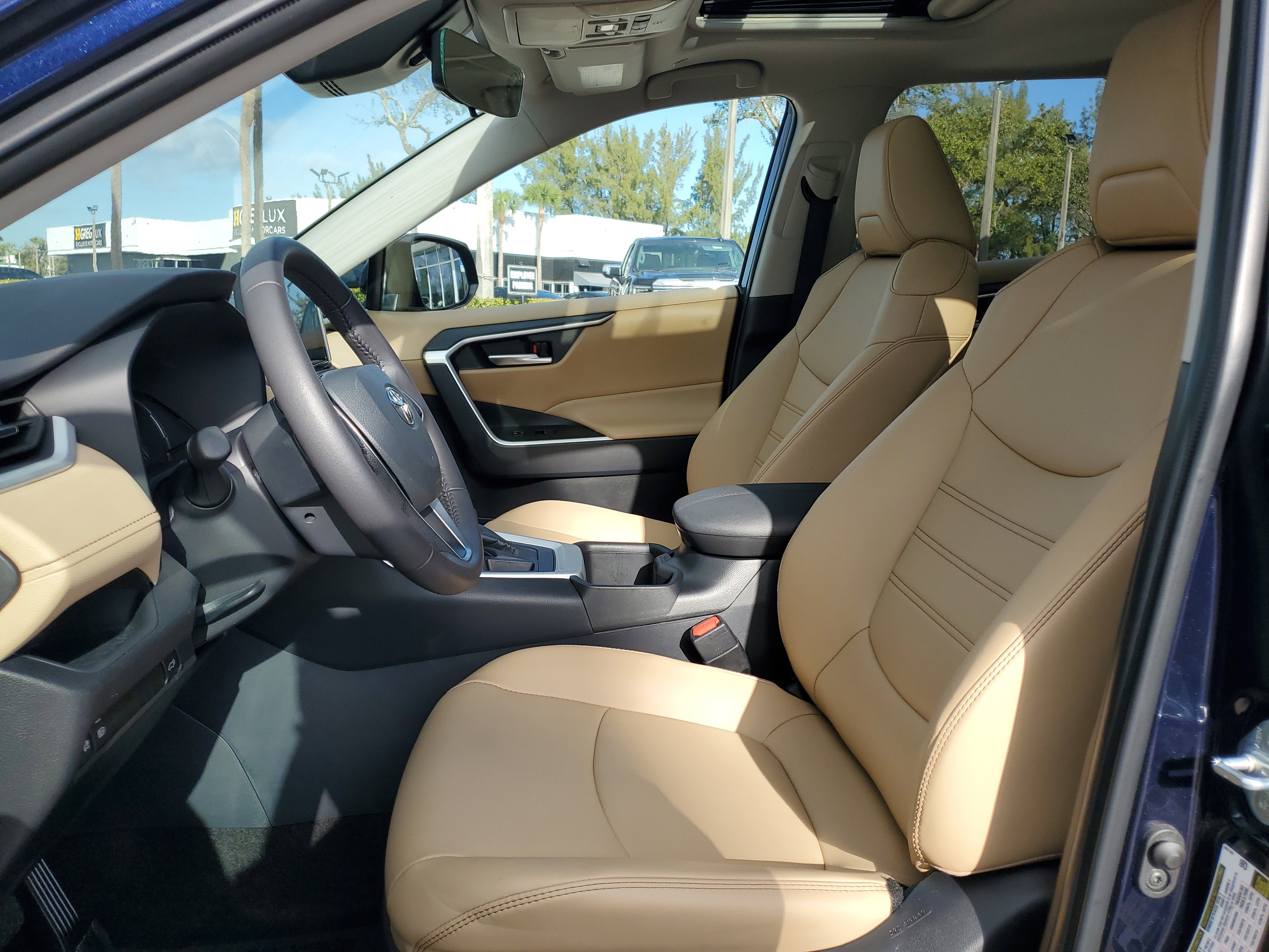 Used 2025 Toyota RAV4 XLE Premium image 12