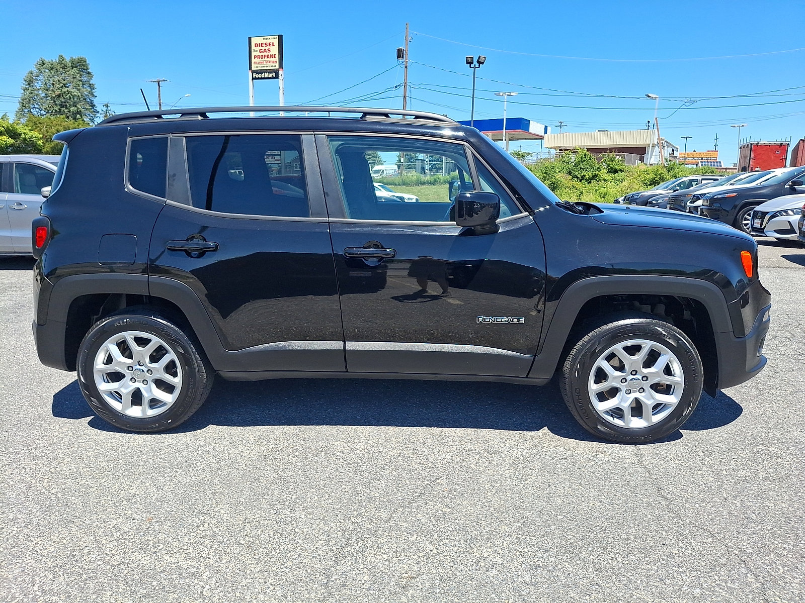 Used 2018 Jeep Renegade Latitude w/ Cold Weather Group AWD/4WD image 7