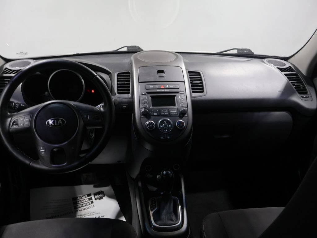 Used 2013 Kia Soul + FWD image 16