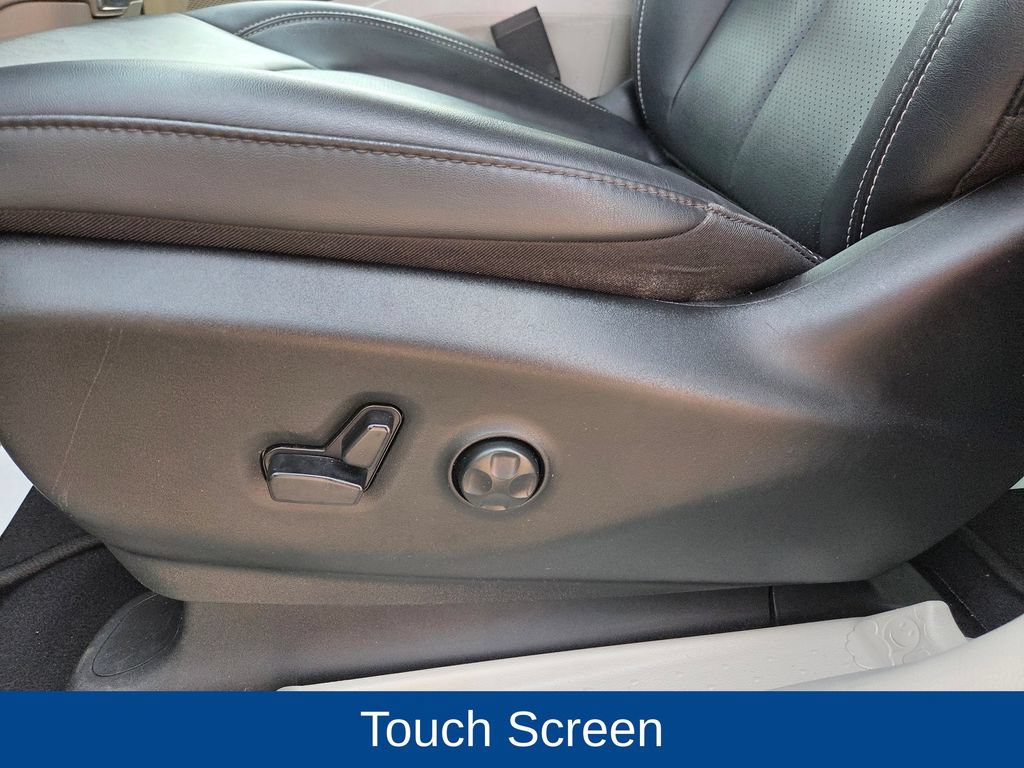 Used 2024 Chrysler Pacifica Touring-L FWD image 17