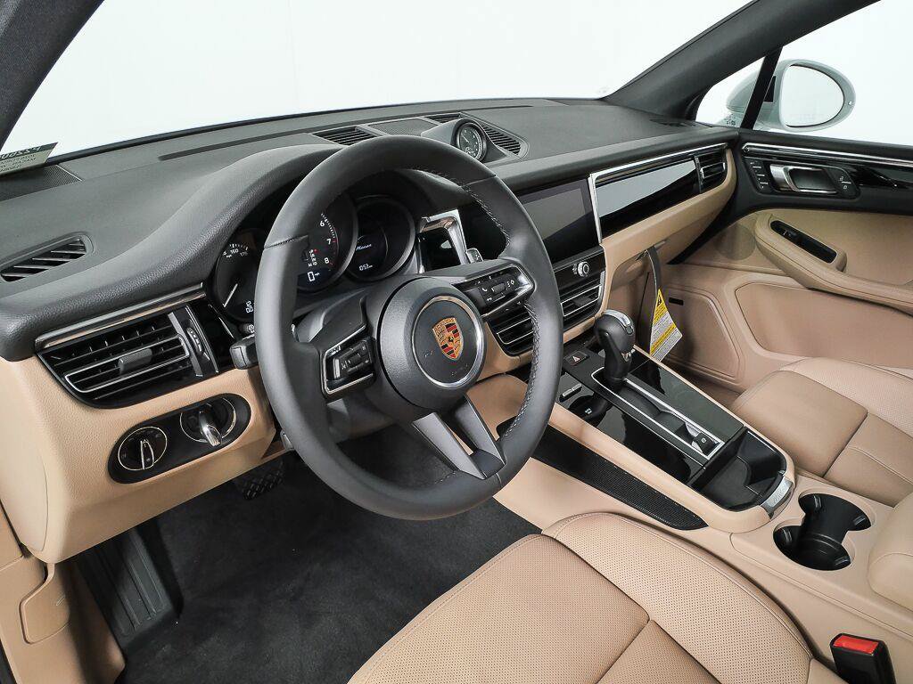 Certified 2026 Porsche Macan Turbo AWD/4WD image 4