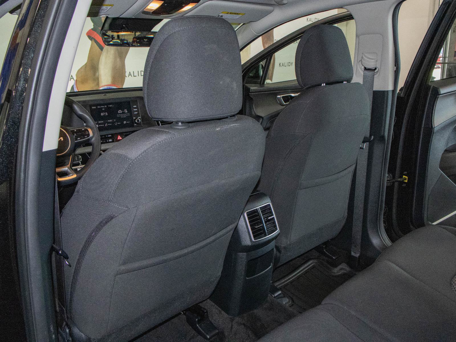 Used 2025 Kia Sportage LX FWD image 9