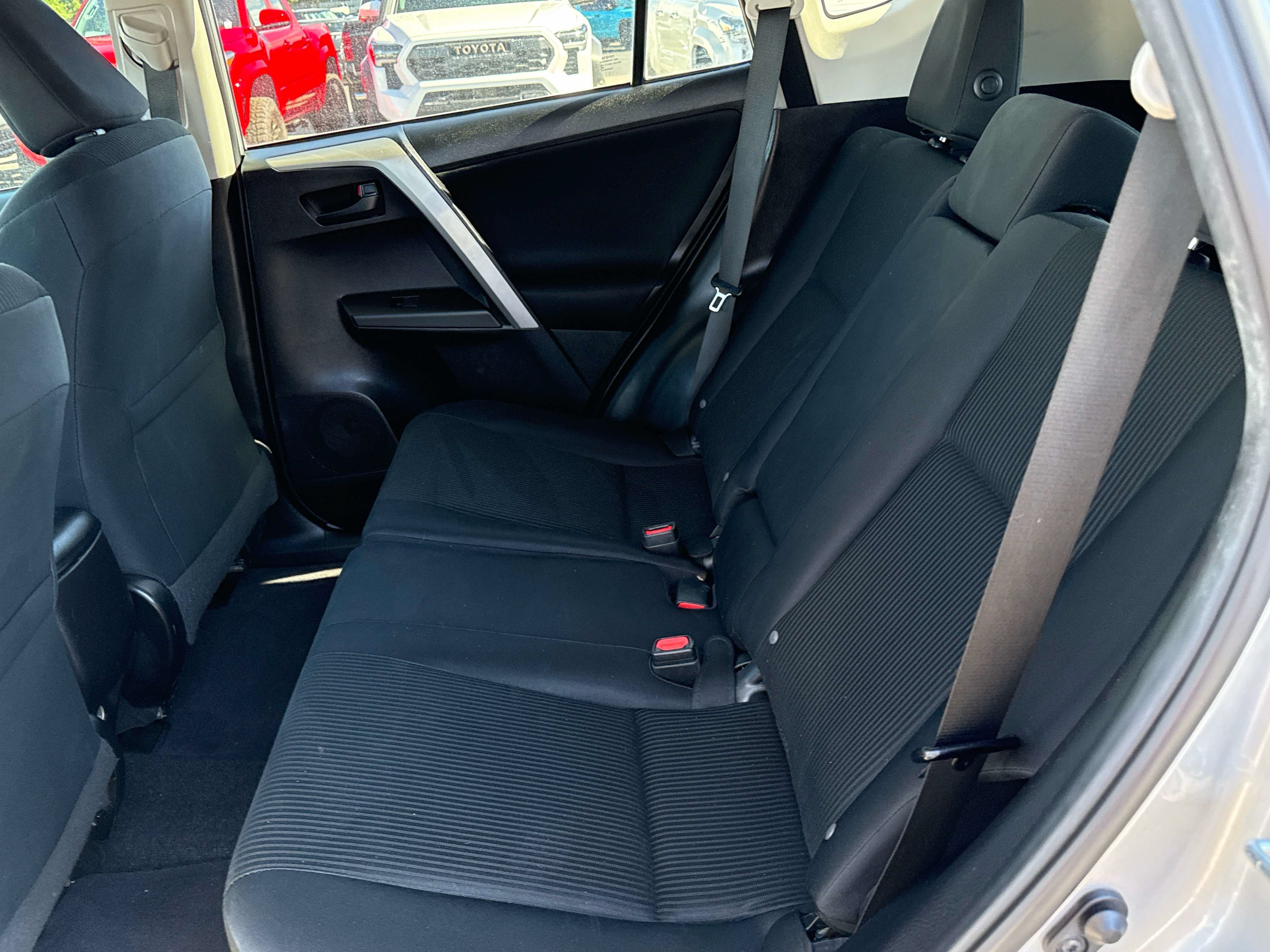 Used 2016 Toyota RAV4 LE FWD image 13