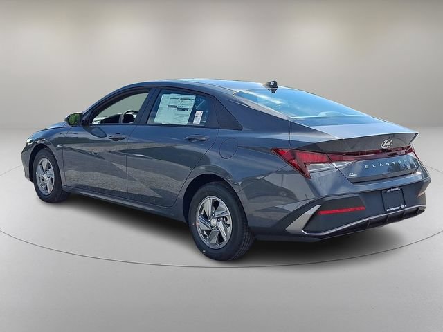 New 2026 Hyundai Elantra SE FWD video 3