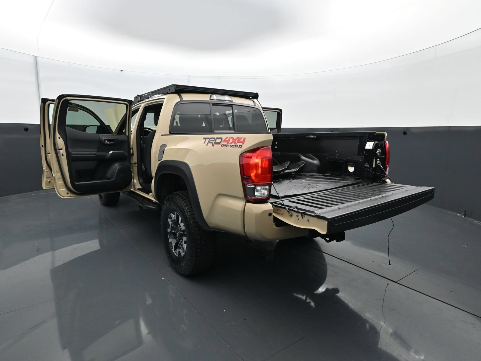 Used 2016 Toyota Tacoma TRD Off-Road AWD/4WD image 32