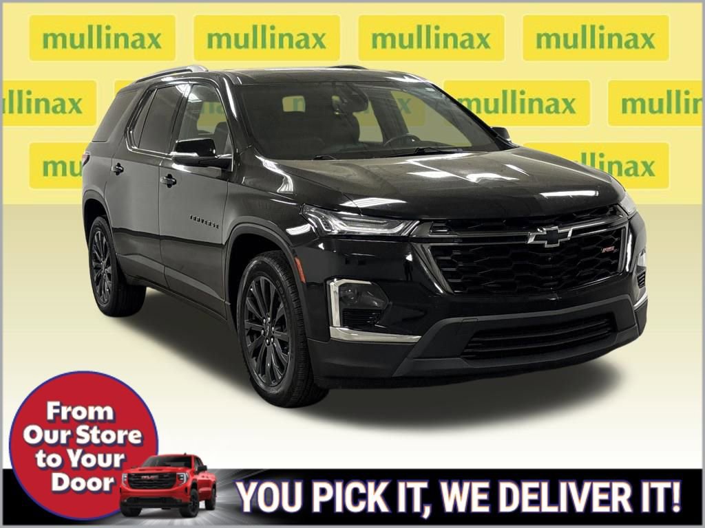 Used 2022 Chevrolet Traverse RS image 2