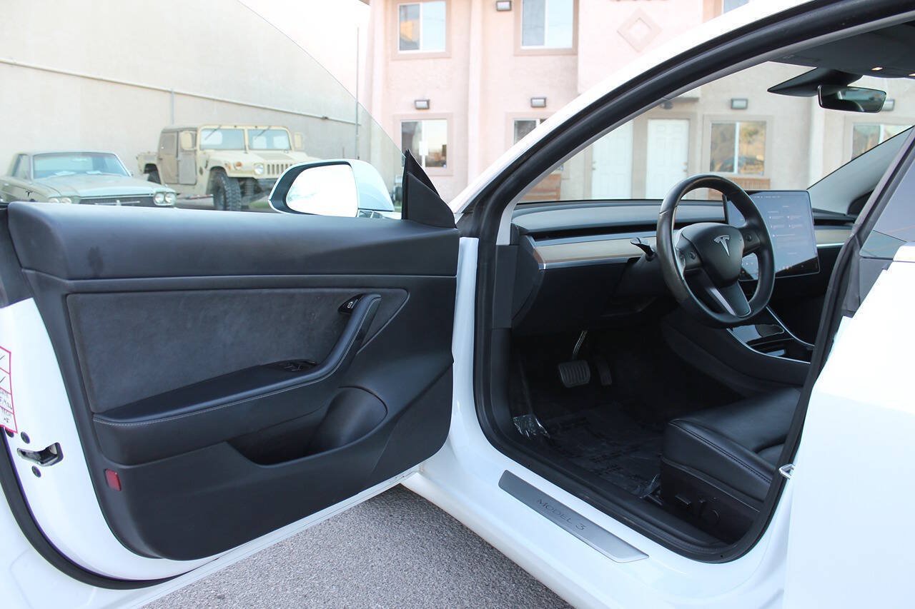 Used 2020 Tesla Model 3 Standard Range Plus RWD image 15