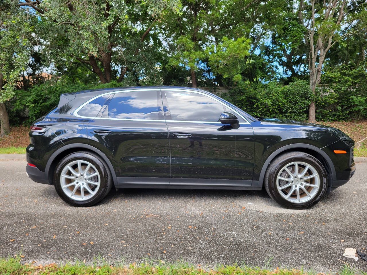 Used 2024 Porsche Cayenne AWD/4WD image 8