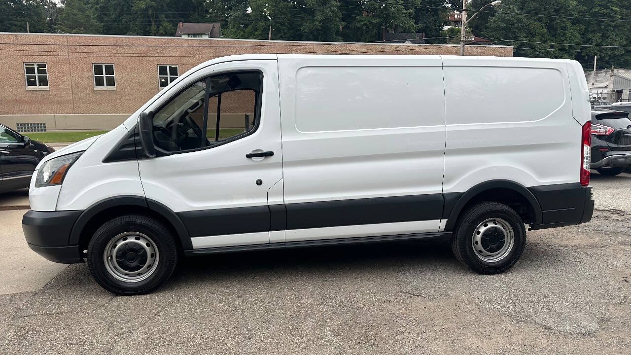 Used 2015 Ford Transit 250 130 Low Roof RWD image 4