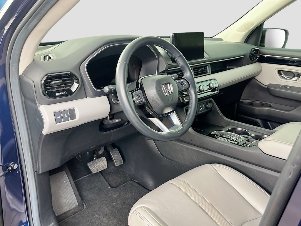 Used 2025 Honda Pilot EX-L image 9