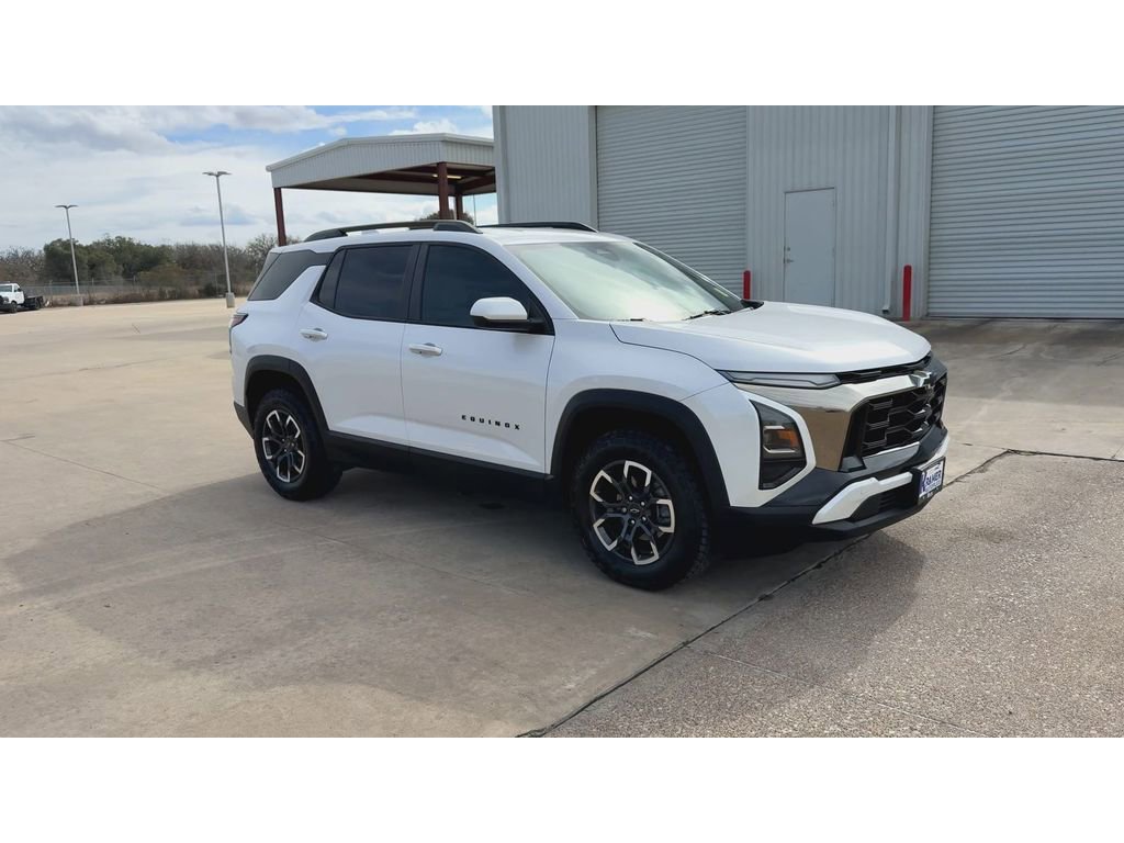 Used 2025 Chevrolet Equinox ACTIV image 2