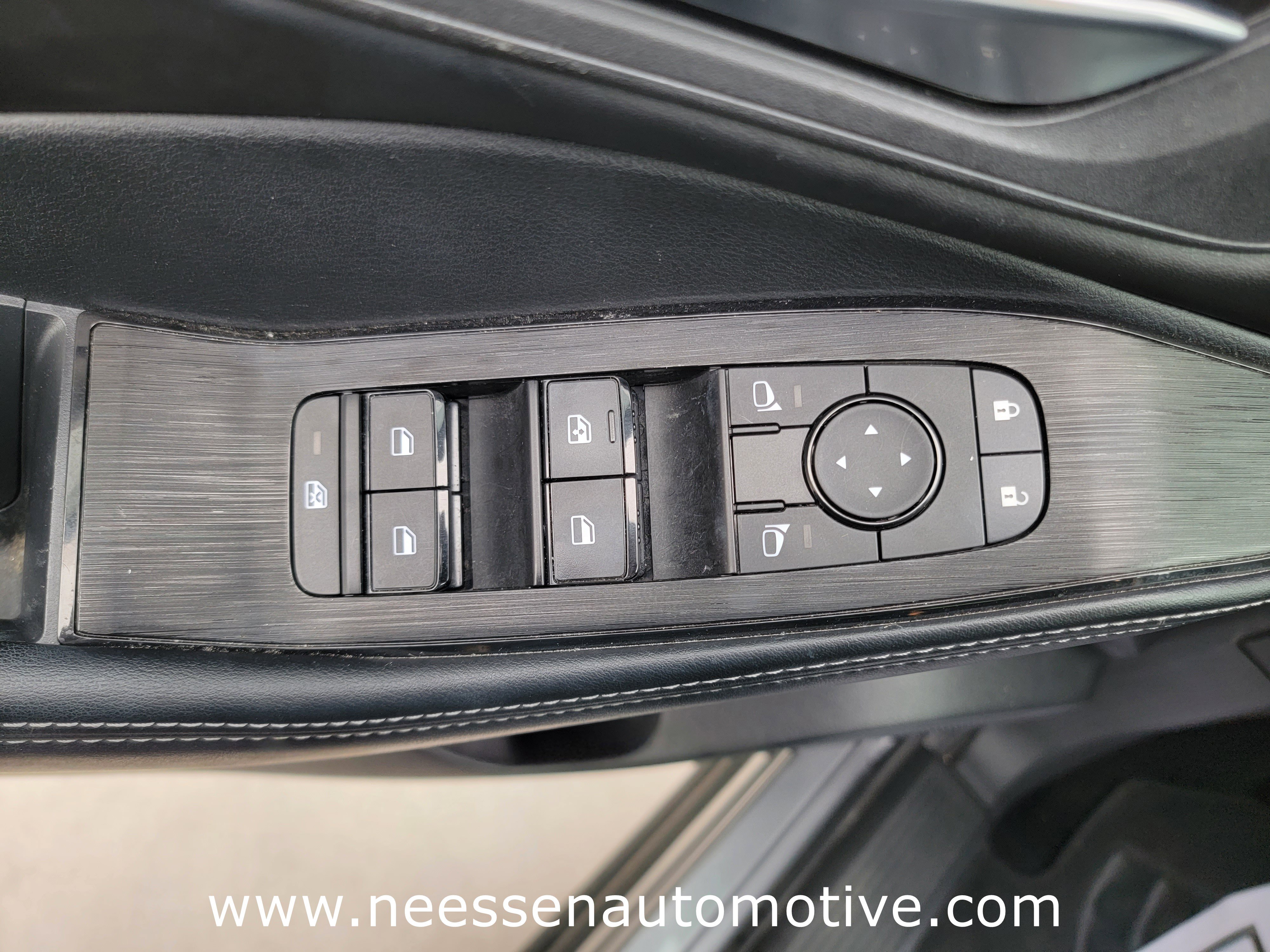 Used 2024 Nissan Rogue SV w/ SV Premium Package image 16