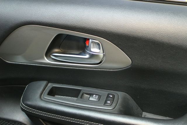 Used 2021 Chrysler Pacifica Limited w/ Uconnect Theater Family Group image 9