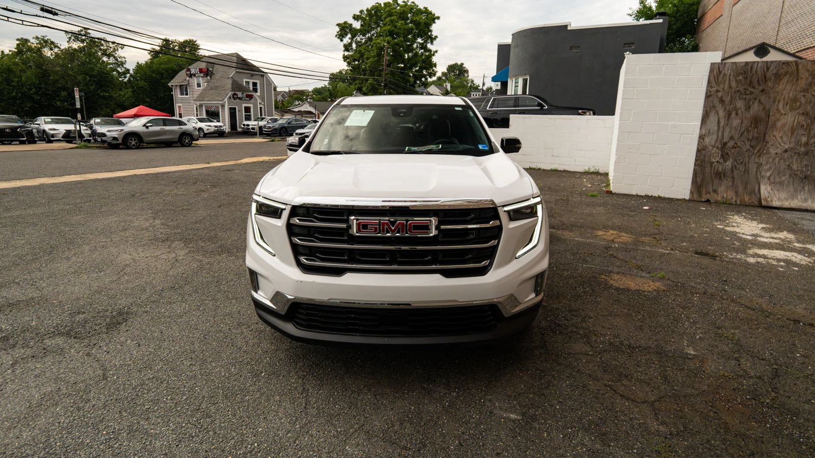 Used 2026 GMC Acadia Elevation w/ Elevation Premium Package FWD image 9