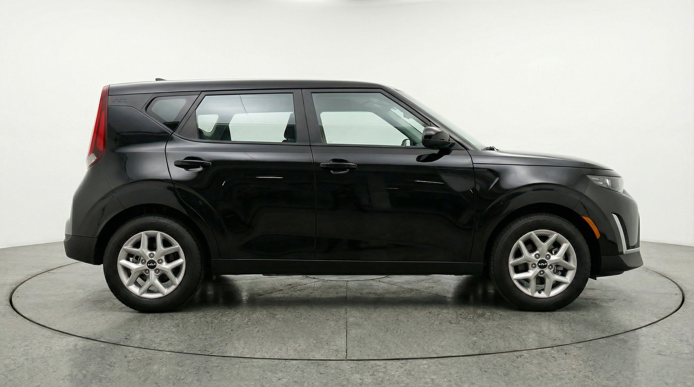 Used 2025 Kia Soul LX w/ LX Technology Package image 11
