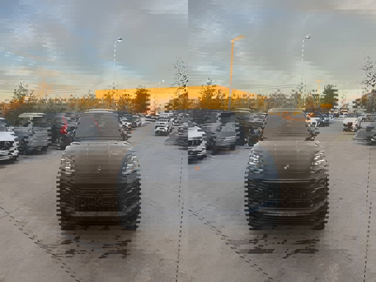 Used 2024 Porsche Cayenne Coupe image 2