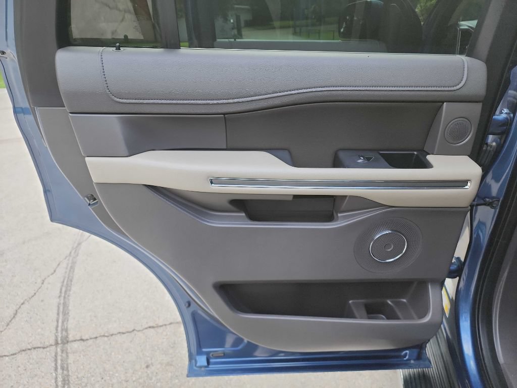 Used 2019 Ford Expedition XLT w/ Equipment Group 202A RWD image 29