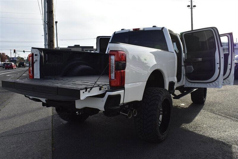 Used 2025 Ford F350 Platinum w/ FX4 Off-Road Package image 32